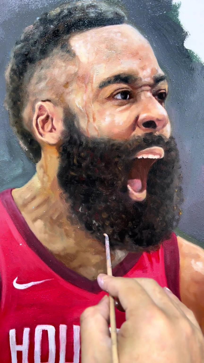 网友在街头绘画遭路人围观：最帅的火箭登~